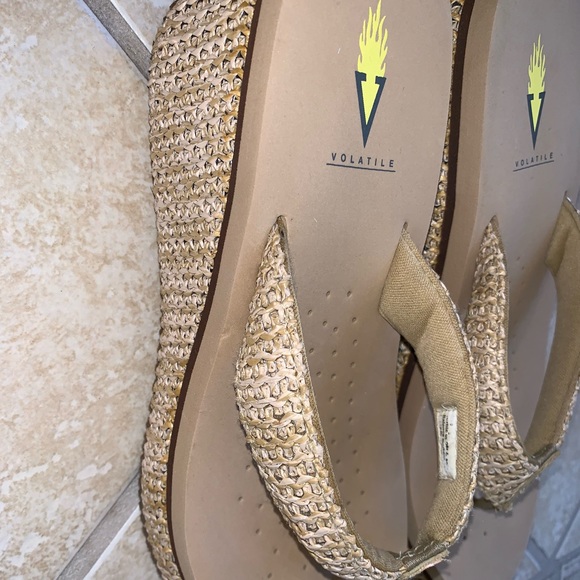 VOLATILE Straw island sandals wedges shoes women’s size 9 - Picture 7 of 14